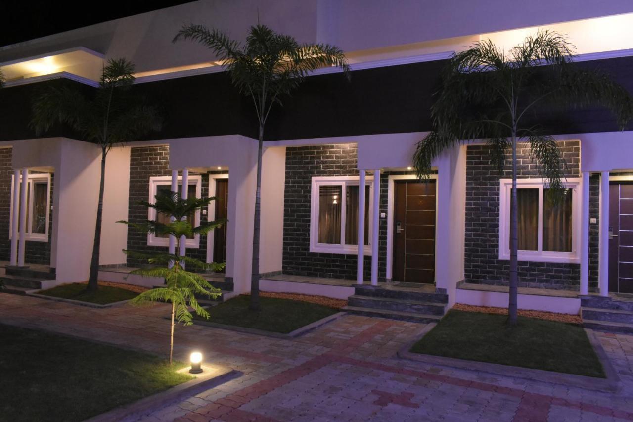 Hotel Tranquil Park Pondicherry Esterno foto