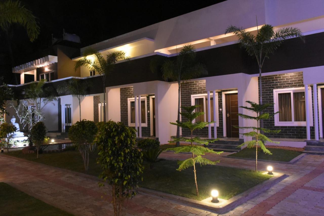 Hotel Tranquil Park Pondicherry Esterno foto